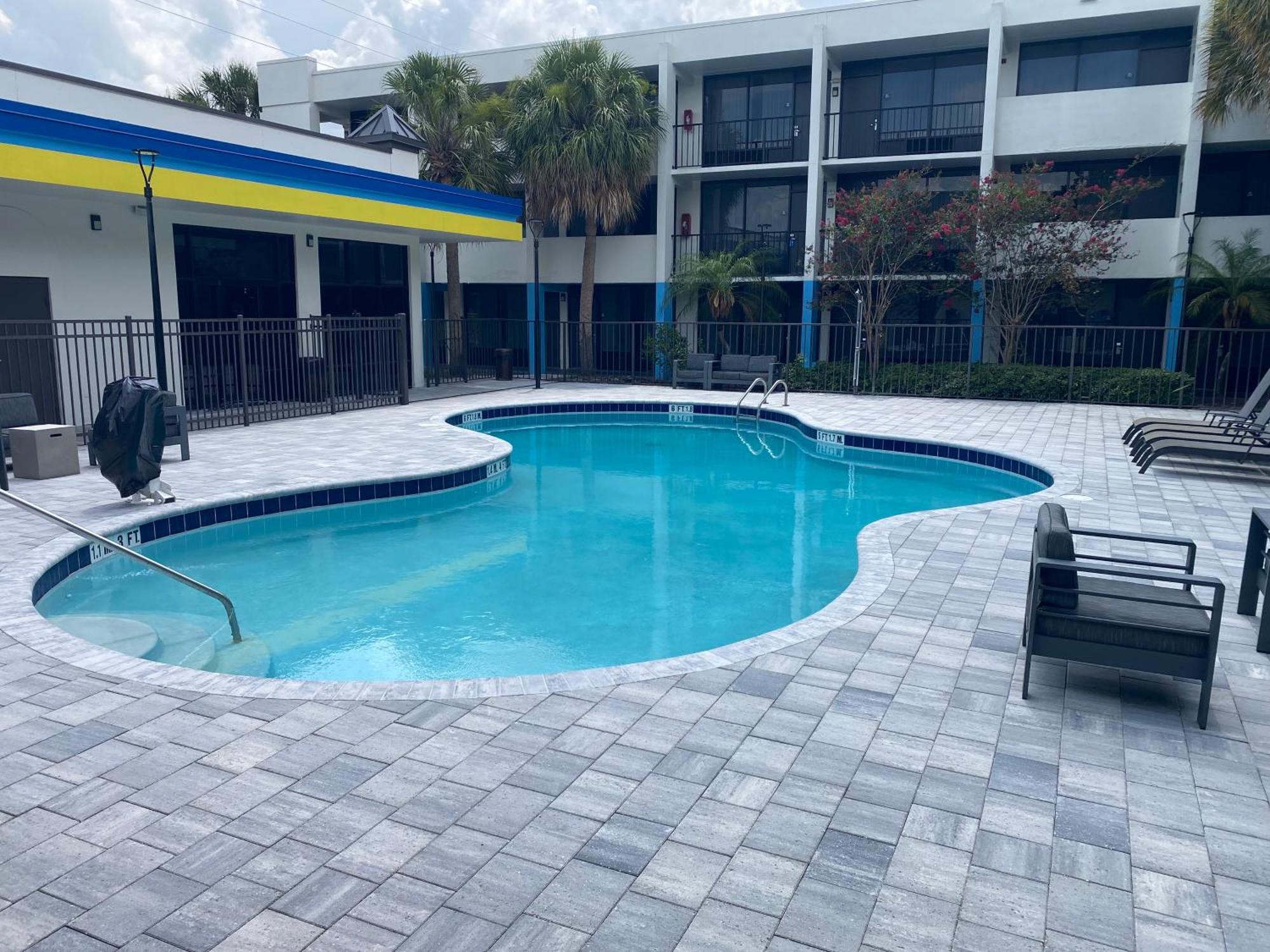 Days Inn & Suites By Wyndham Orlando Airport Exteriér fotografie